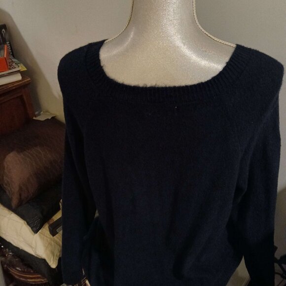 Woman's Sweater - Picture 8 of 8